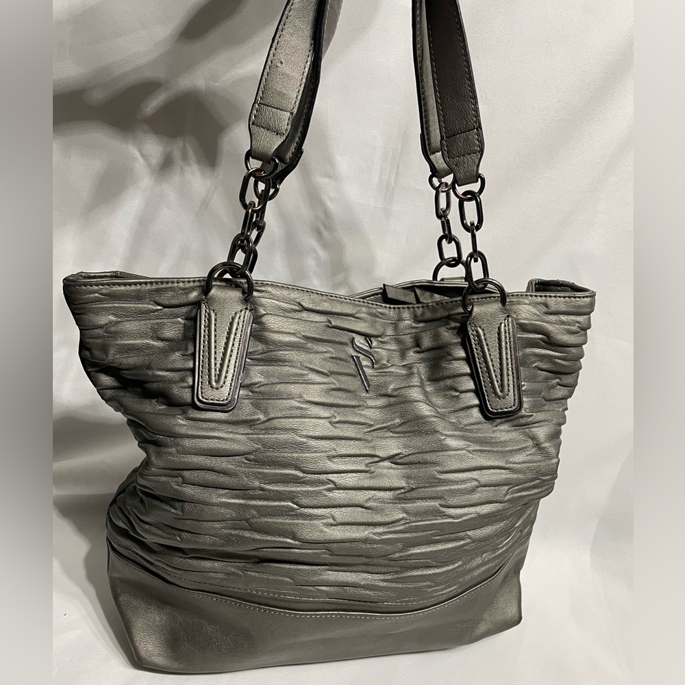 Womens Simply Vera Vera Wang Silver Gray Shoulder Bag great condition